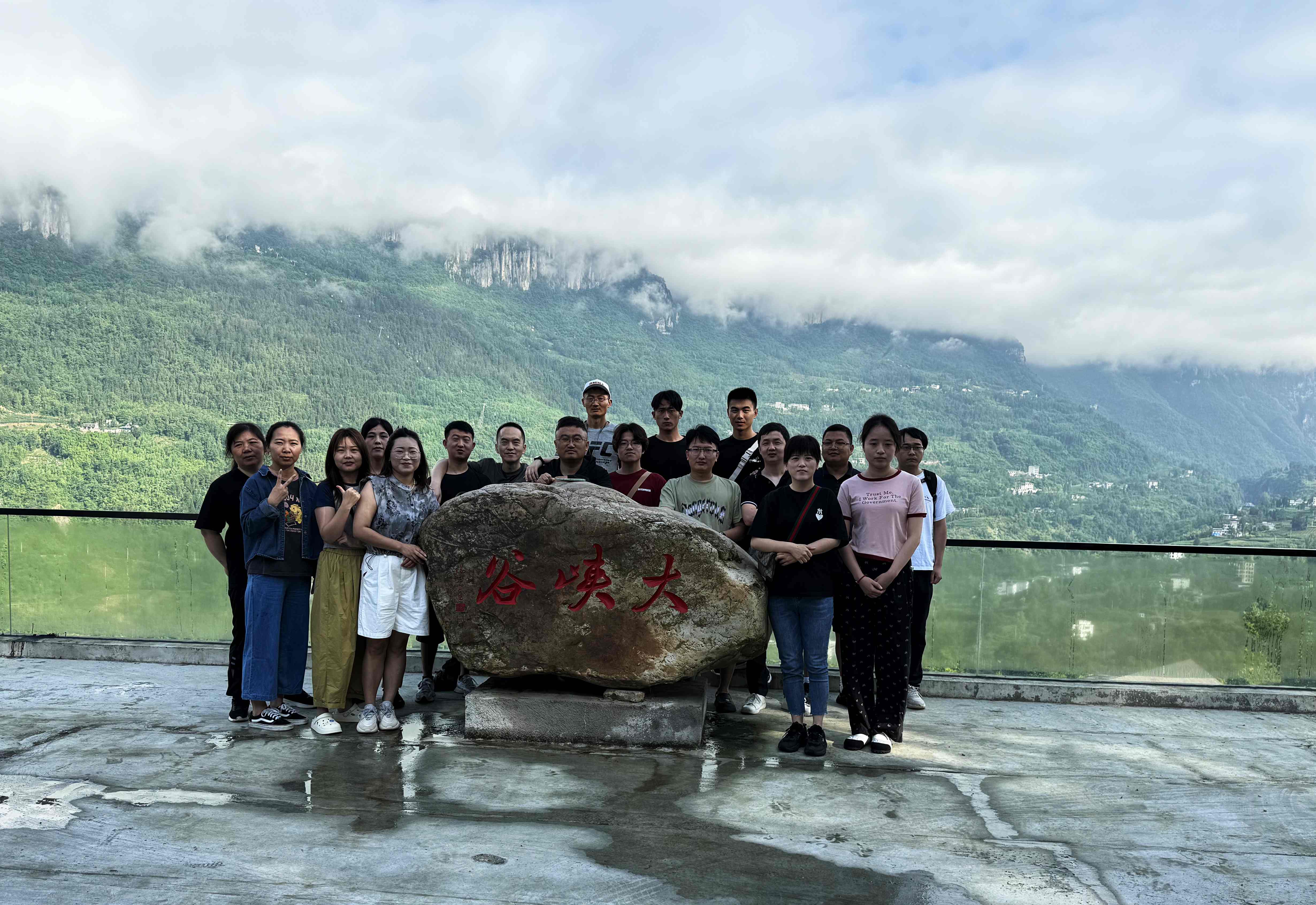 【正青春 快乐启航】南京好色先生APP下载仪器团建之湖北恩施篇